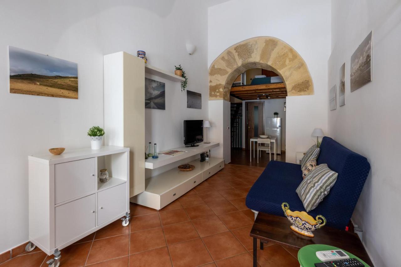 La Casa Del Cacciatore - Alloggio Con Terrazzo Lägenhet Palermo Exteriör bild