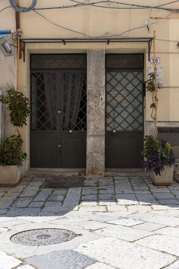 La Casa Del Cacciatore - Alloggio Con Terrazzo Lägenhet Palermo Exteriör bild