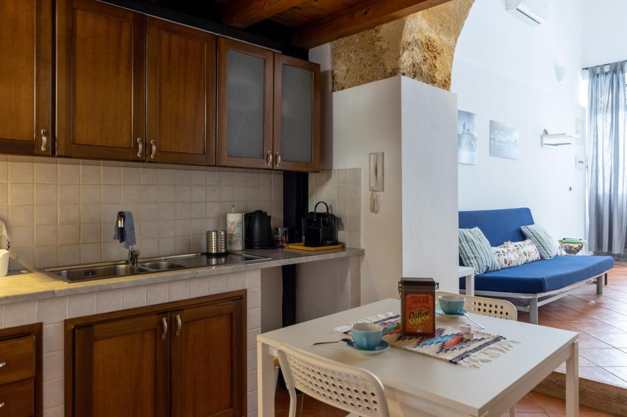 La Casa Del Cacciatore - Alloggio Con Terrazzo Lägenhet Palermo Exteriör bild