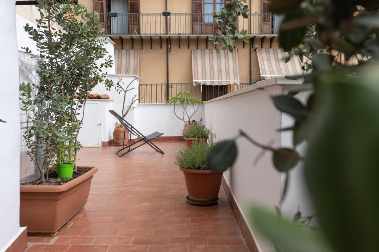 La Casa Del Cacciatore - Alloggio Con Terrazzo Lägenhet Palermo Exteriör bild